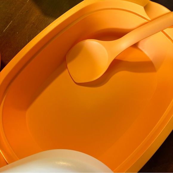 Tupperware Legacy Serving Containers Set - Picture 4 of 4